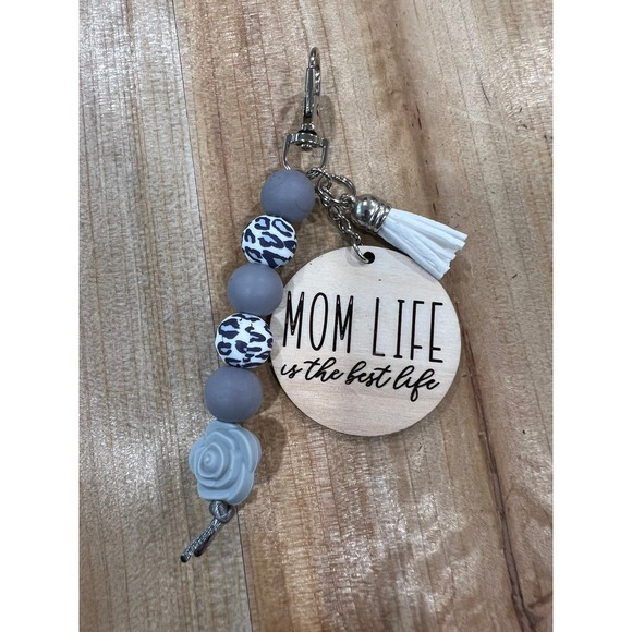 Mom Life is the Best Life Gray Leopard Silicone Bead Lobster Clasp Keychain - Picture 1 of 1